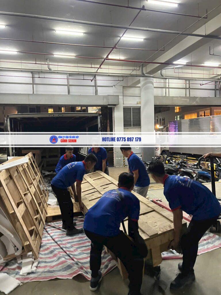 Nhân công bốc xếp HCM chất lượng cần đạt tiêu chuẩn gì? Sức khỏe, đào tạo an toàn, kỹ năng xử lý hàng hóa. Sehun đáp ứng đầy đủ. Gọi 0775 897 179.