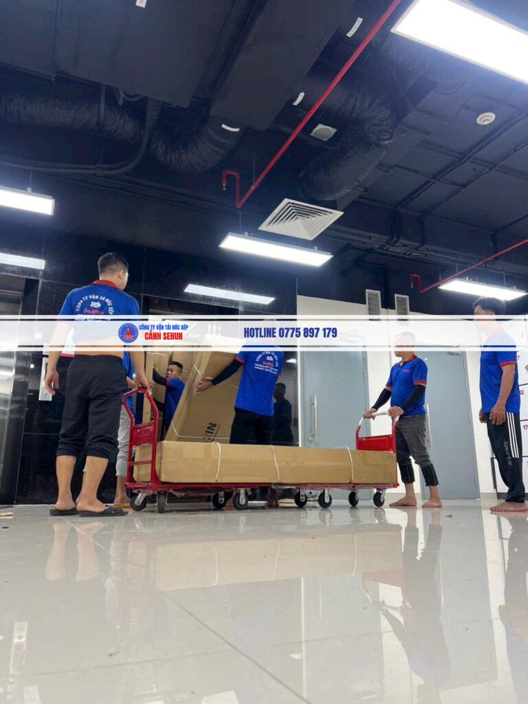 Cách bốc xếp hàng hóa lên xe từng bước: chọn xe, sắp xếp thứ tự, chằng buộc đúng chuẩn. Sehun hỗ trợ bốc xếp chuyên nghiệp. Gọi 0775 897 179.