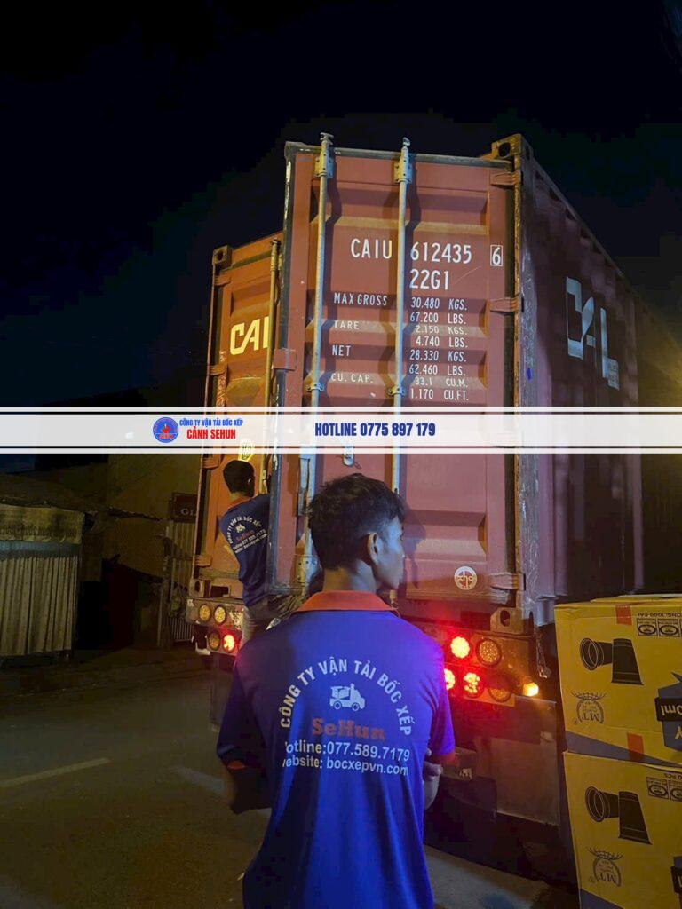 Cách bốc xếp hàng hóa lên xe từng bước: chọn xe, sắp xếp thứ tự, chằng buộc đúng chuẩn. Sehun hỗ trợ bốc xếp chuyên nghiệp. Gọi 0775 897 179.