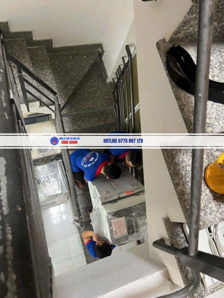  Kinh nghiệm bốc xếp hàng hóa an toàn, nhanh chóng từ đội ngũ Sehun: chuẩn bị, kỹ thuật theo từng loại hàng, thiết bị hỗ trợ. Gọi 0775 897 179.