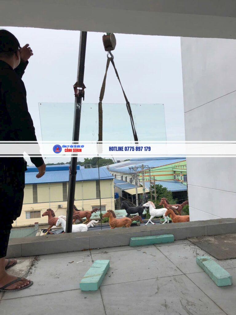  Cách bốc xếp hàng nặng: kỹ thuật dùng xe nâng, cẩu, pa lăng, con lăn cho máy móc, tủ lạnh, két sắt. Sehun hỗ trợ thiết bị chuyên dụng. Gọi 0775 897 179.