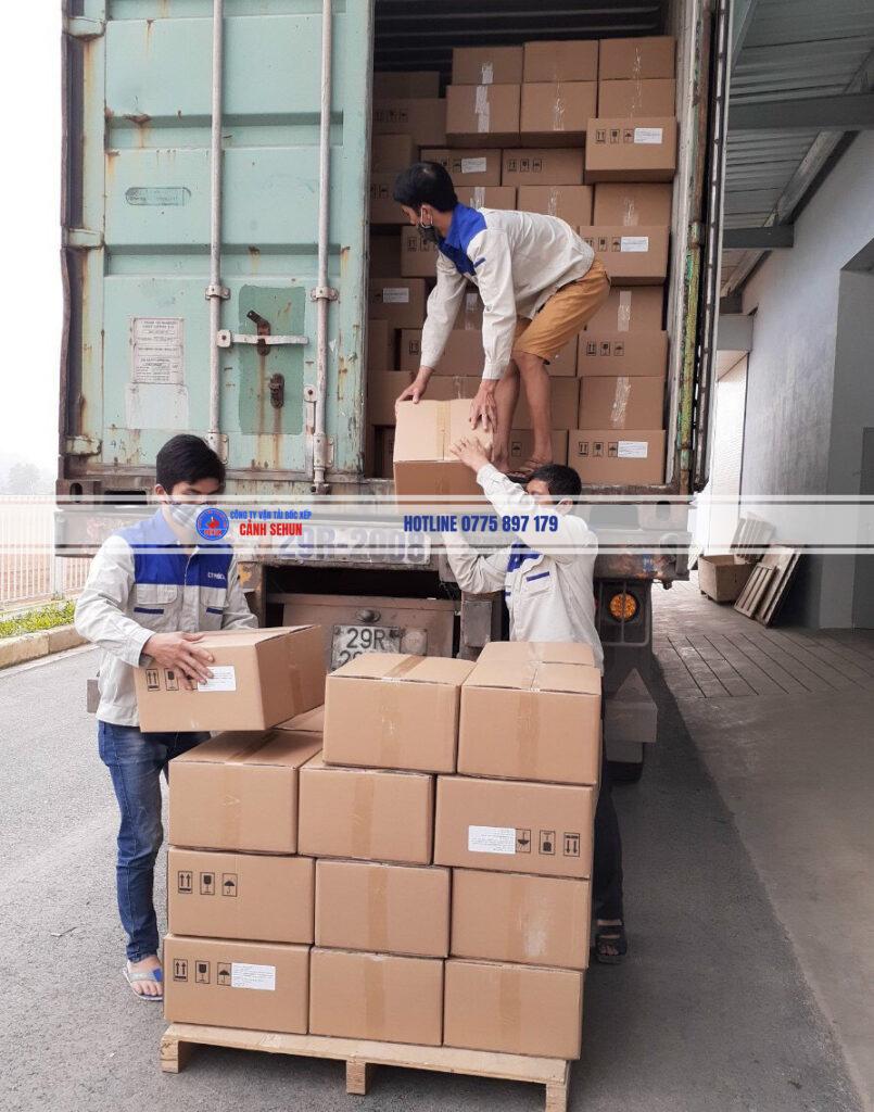 Thuê nhân công bốc xếp HCM cần bao nhiêu người? Cách ước lượng theo khối lượng, loại hàng, điều kiện mặt bằng. Gọi Sehun 0775 897 179 để được tư vấn.