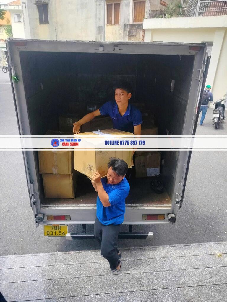 Thuê Bốc Xếp HCM — Cách Chọn Đơn Vị Uy Tín, Tránh Rủi Ro 24/7 2 Thuê bốc xếp HCM cần kiểm tra gì để tránh rủi ro? Checklist chọn đơn vị uy tín: giấy phép, hợp đồng, chính sách bồi thường. Gọi Sehun 0775 897 179.