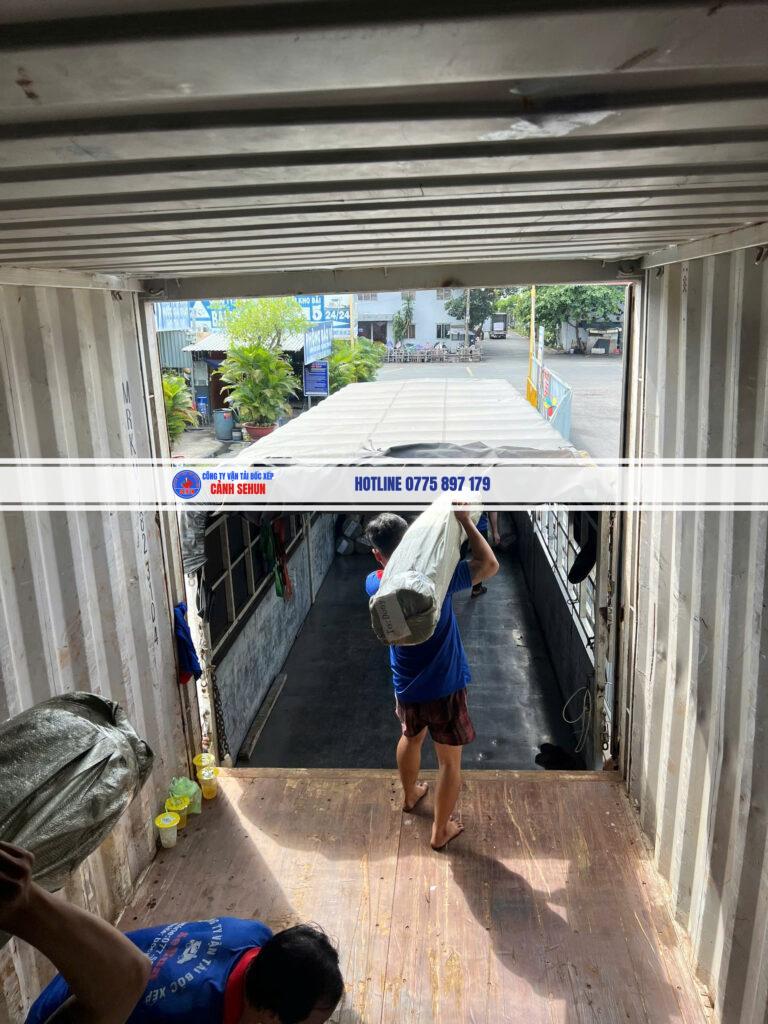 Cách bốc xếp hàng lên xe tải nhỏ, xe ba gác khi tự chuyển nhà: chọn xe đúng hẻm, sắp xếp tiết kiệm không gian. Sehun hỗ trợ khi cần thêm người. Gọi 0775 897 179.