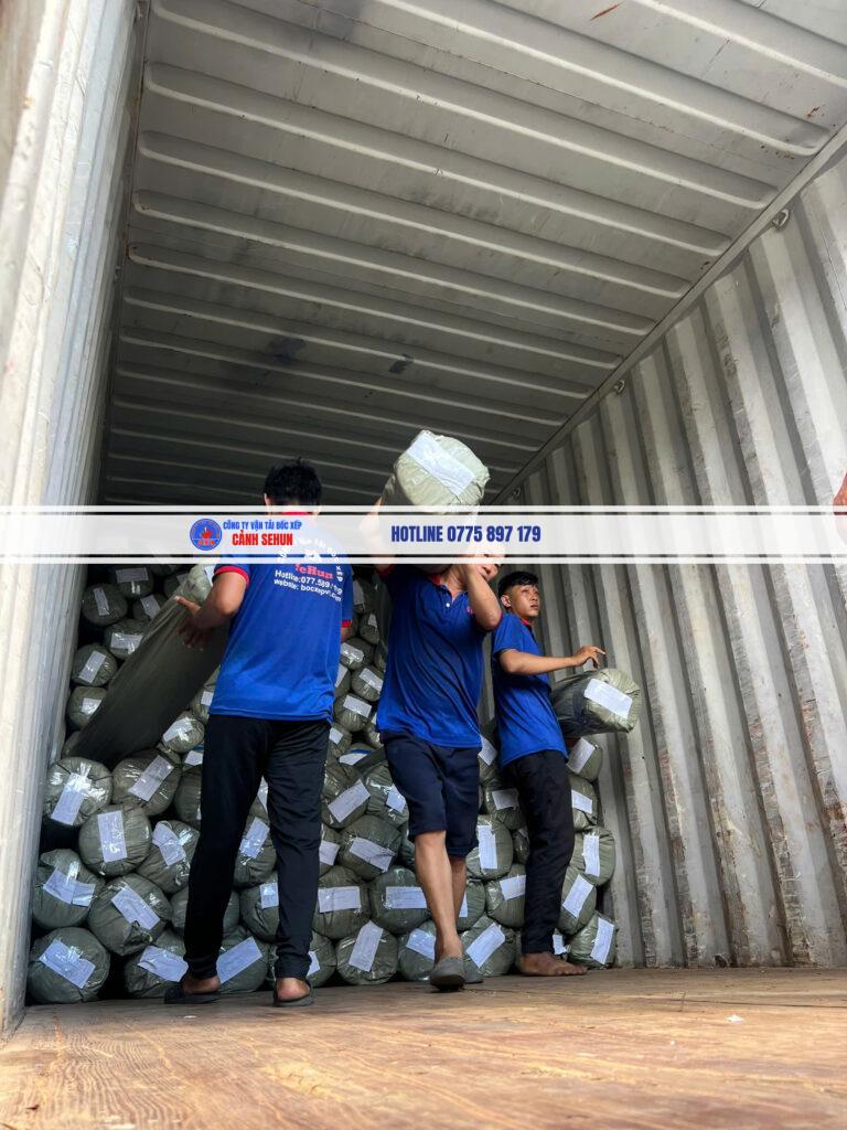 Cách Bốc Xếp Hàng Lên Xe Tải Nhỏ, Xe Ba Gác Khi Tự Chuyển Nhà - Mới Nhất 2026 16 Cách bốc xếp hàng lên xe tải nhỏ, xe ba gác khi tự chuyển nhà: chọn xe đúng hẻm, sắp xếp tiết kiệm không gian. Sehun hỗ trợ khi cần thêm người. Gọi 0775 897 179.