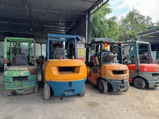 Dịch Vụ Cho Thuê Xe Nâng — So Sánh Xe Tay, Điện, Dầu